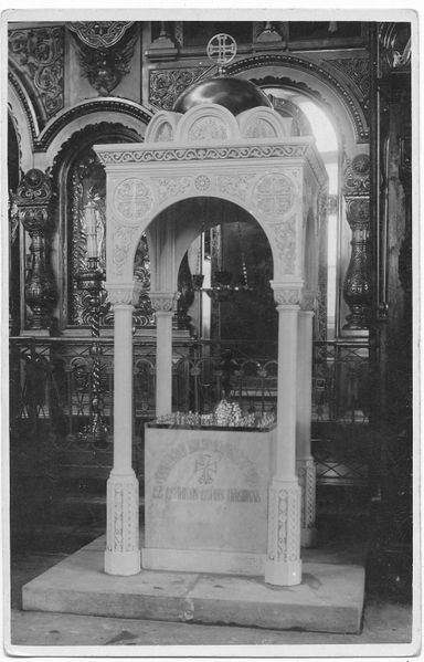 Файл:Киворий в церкви Николая Чудотворца в Таллинне памяти павших в годы Первой мировой войны работы Владовского А.И., 1934.jpg