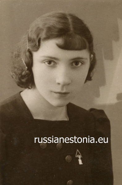 Файл:Выпускница Печерской гимназии Д. Нина.jpg