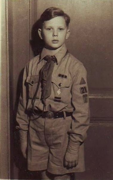 Файл:Брунс Дмитрий Владимирович, весна 1940.jpg