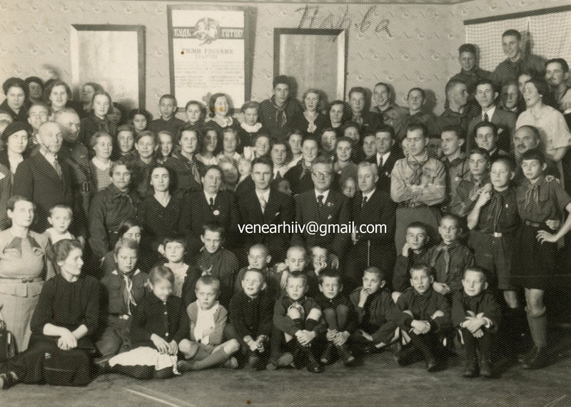 Файл:Общество друзей русских скаутов при 1-й Нарвской дружине русских скаутов и скауты дружины, 7.11.1937.jpg