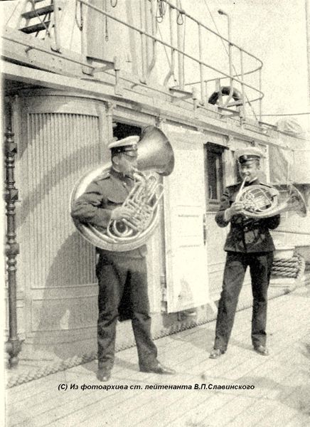 Файл:Учебное судно «Петр Великий», 1912 или 1913. Виктор Порфирьевич Славинский и Николай Алексеевич Олюнин (справа).jpg