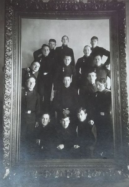 Файл:Учащиеся Ревельской Александровской гимназии.jpg