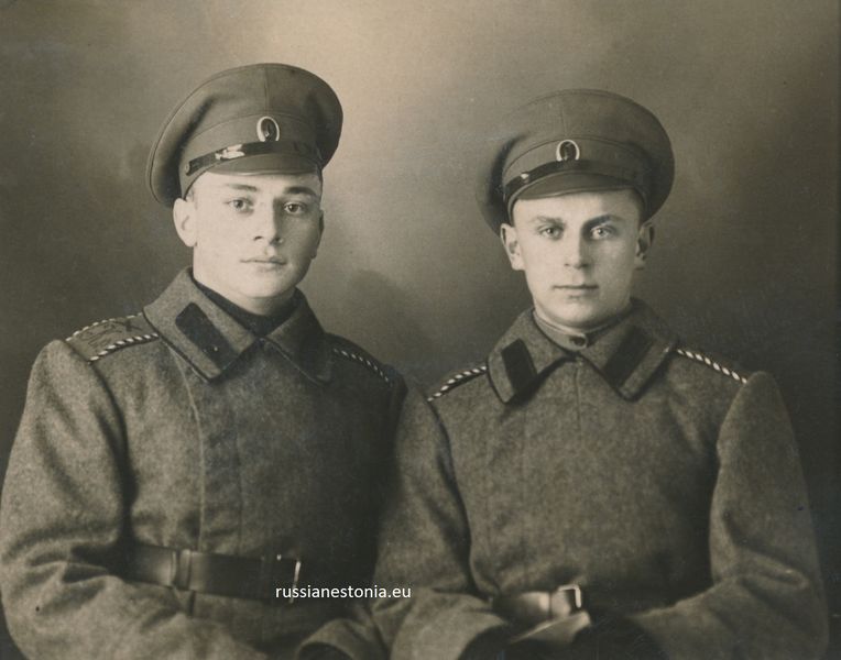 Файл:Рядовые из вольноопр. 1-го Кронштадтского крепост. арт. полка Круглов Алексей Иванович и Васильев Михаил Иванович.jpg