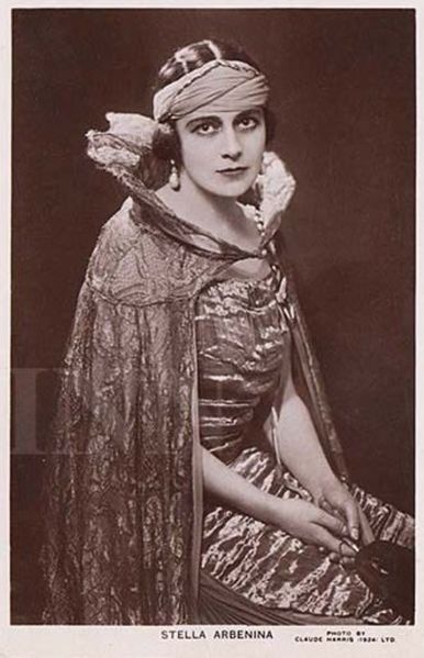 Файл:Стелла Арбенина. Лондон, 1924.jpg